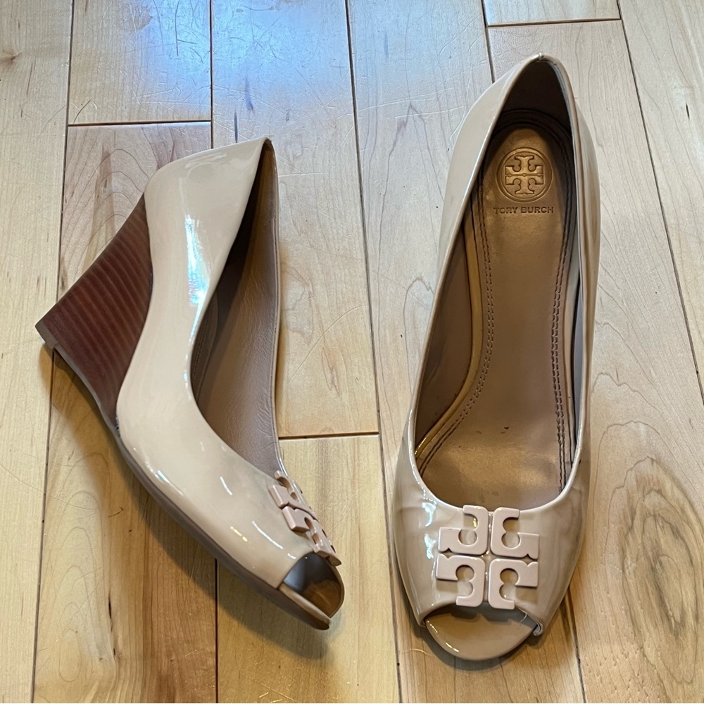 Tory Burch Beige Patent Leather Wedges